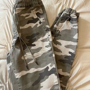 American Eagle joggers